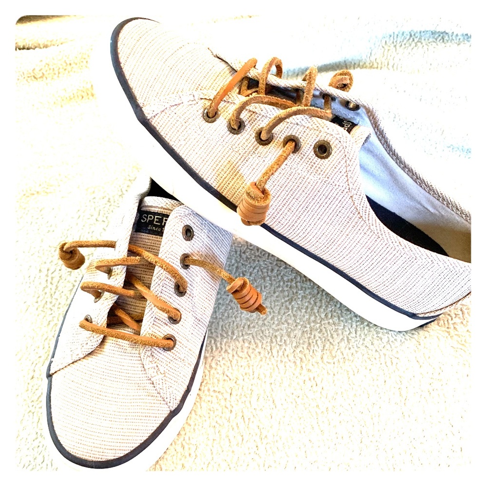 SPERRY Top-Siders.